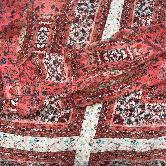 Tolani  boho beautiful 100 percent Silk button up blouse Size XS - Picture 4 of 9